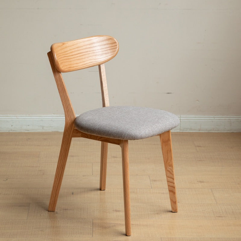 Chair for The Dining Area with a Natural Finish, Sturdy Build, Suitable for Living Rooms, Featuring a Minimalist Design, Dimensions 18.7 X 21.85 X 30.71 inch.