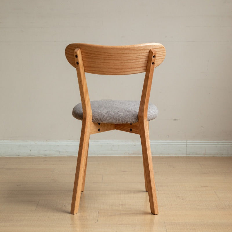 Chair for The Dining Area with a Natural Finish, Sturdy Build, Suitable for Living Rooms, Featuring a Minimalist Design, Dimensions 18.7 X 21.85 X 30.71 inch.